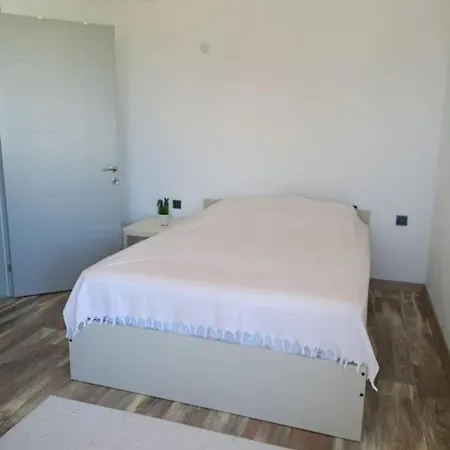 Ildirda Deniz Manzarali Villa *