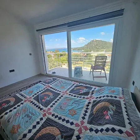 Ildirda Deniz Manzarali Villa *