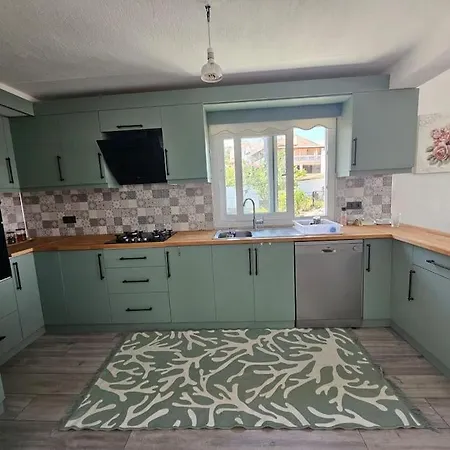 Ildirda Deniz Manzarali Villa Cesme