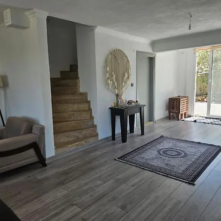 Ildirda Deniz Manzarali Villa Cesme