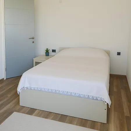 Ildirda Deniz Manzarali Çeşme